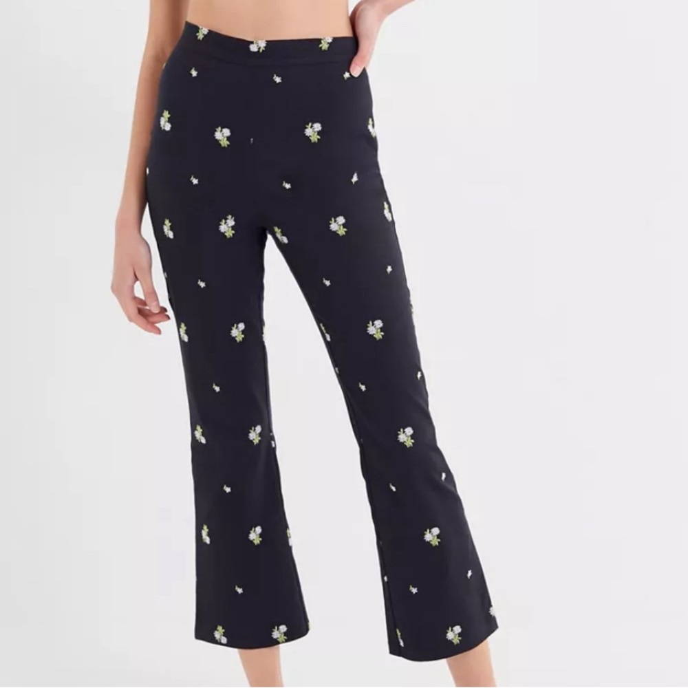 Urban Outfitters High Rise Embroidered Daisy Kick Flare Pants! VGUC